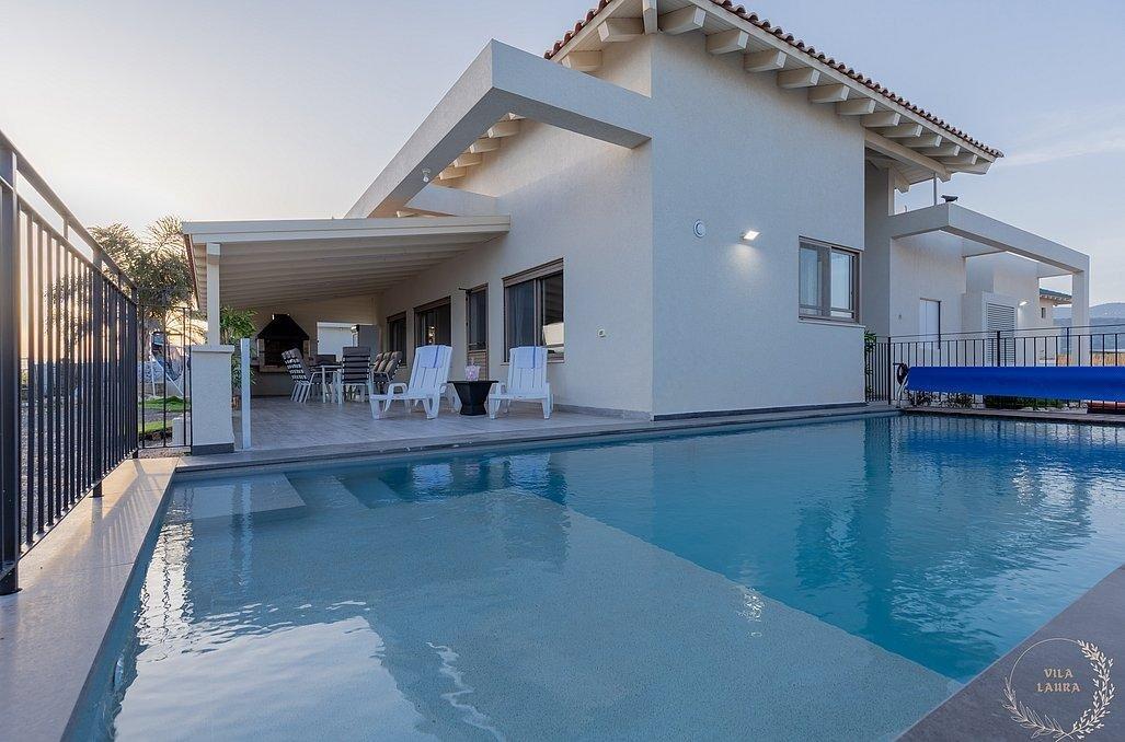 וילה לאורה צפון  26  נופש - וי פור ויקיישן - V for Vacation