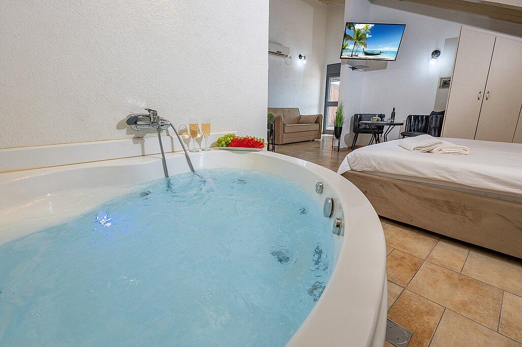 סוויטות הבוסתן הגלילי צפון  27  נופש - וי פור ויקיישן - V for Vacation