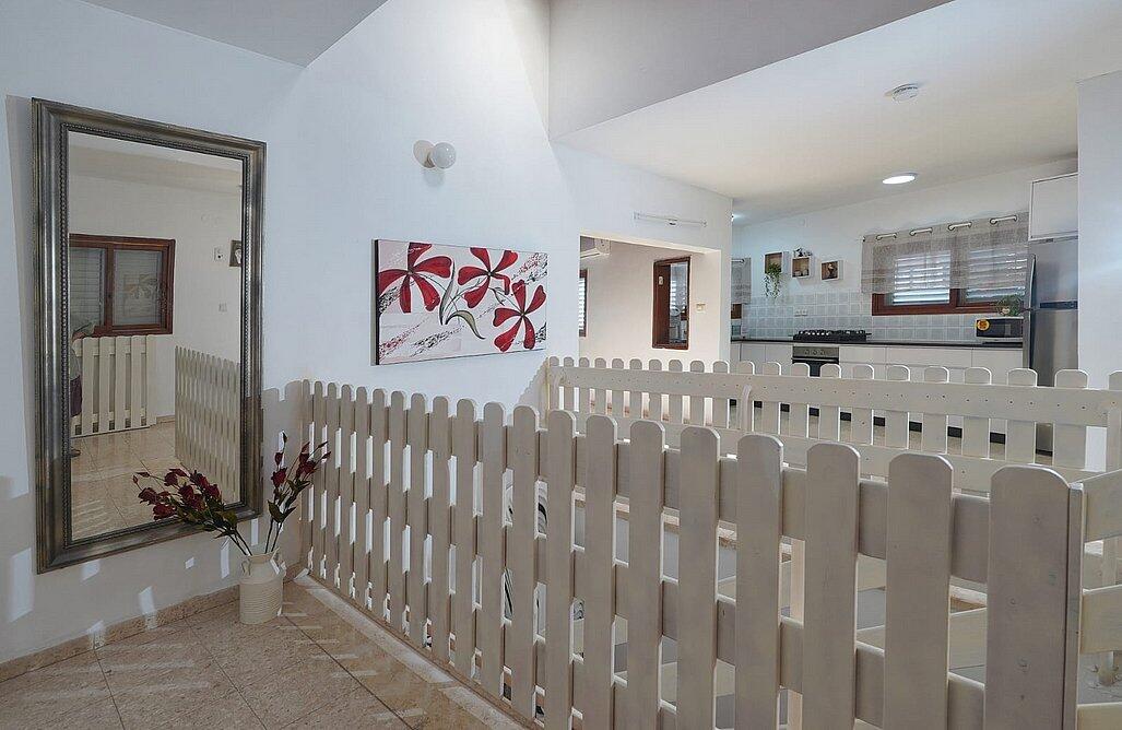 שלווה במושבה צפון  9  נופש - וי פור ויקיישן - V for Vacation