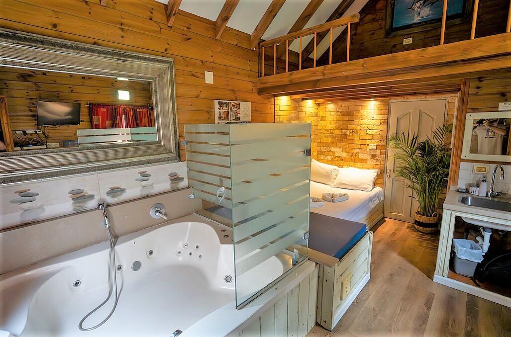 נווה בר - מלון בוטיק בכפר מרכז  19  נופש - וי פור ויקיישן - V for Vacation