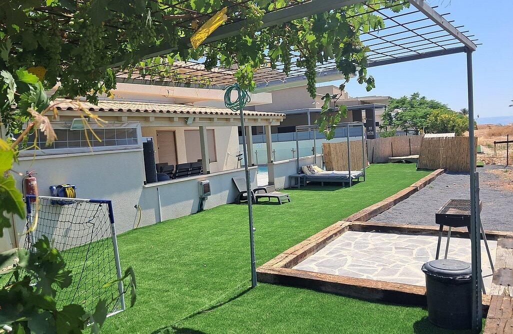 וילה לאורה צפון  27  נופש - וי פור ויקיישן - V for Vacation