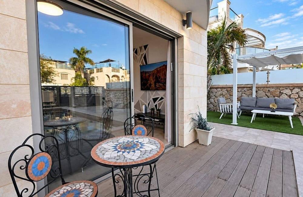 וילה ארינס - Villa Arins דרום  9  נופש - וי פור ויקיישן - V for Vacation