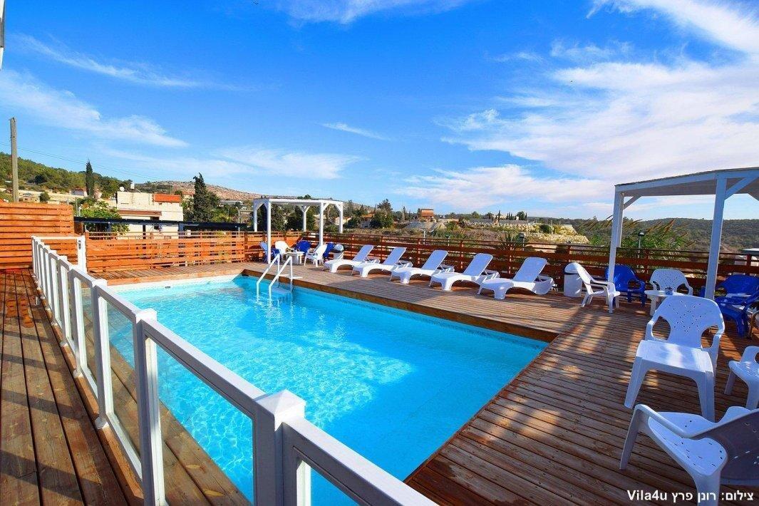 אחוזת הנסיכה וילג - מתחם הבריכה