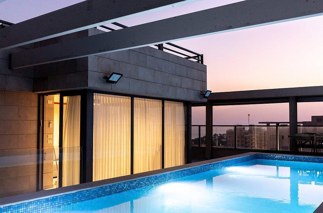 אושן פנטהאוז מרכז  6  נופש - וי פור ויקיישן - V for Vacation