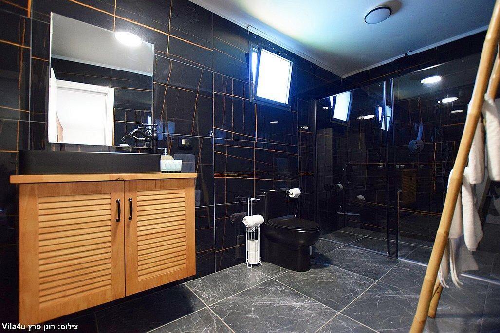 רפאל רויאל צפון  11  נופש - וי פור ויקיישן - V for Vacation