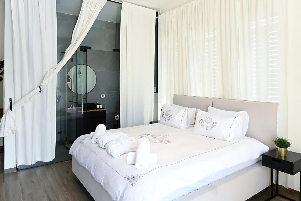 Peak Boutique Suites - סוויטות פיק צפון  16  נופש - וי פור ויקיישן - V for Vacation