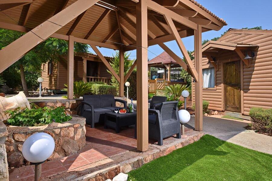 בקתות ספיר צפון  4  נופש - וי פור ויקיישן - V for Vacation