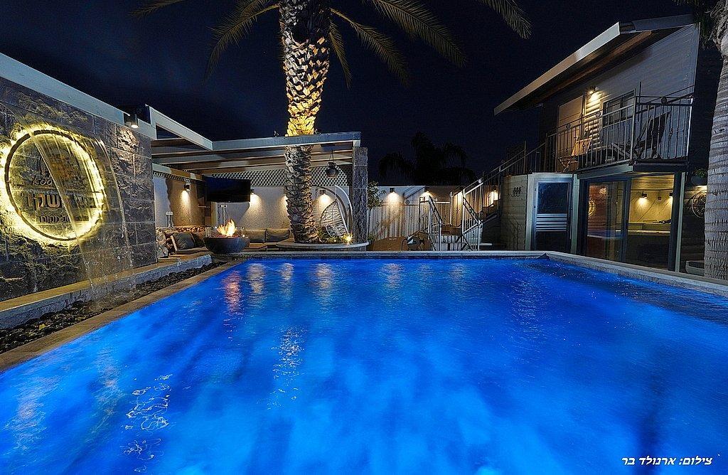 בצל השקד צפון  13  נופש - וי פור ויקיישן - V for Vacation