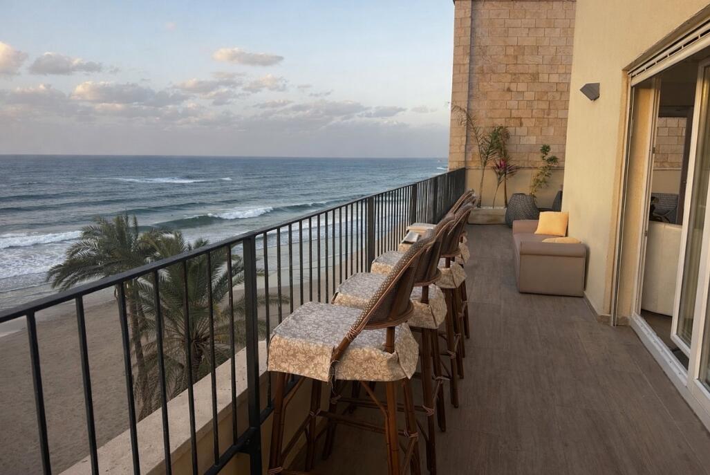 גורדונס - גג על הים מרכז  3  לופט 4 יו