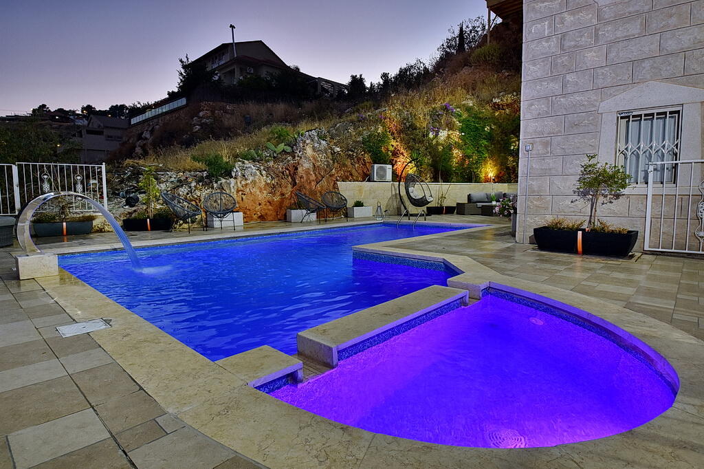 וילה קינג פאלאס צפון  4  נופש - וי פור ויקיישן - V for Vacation