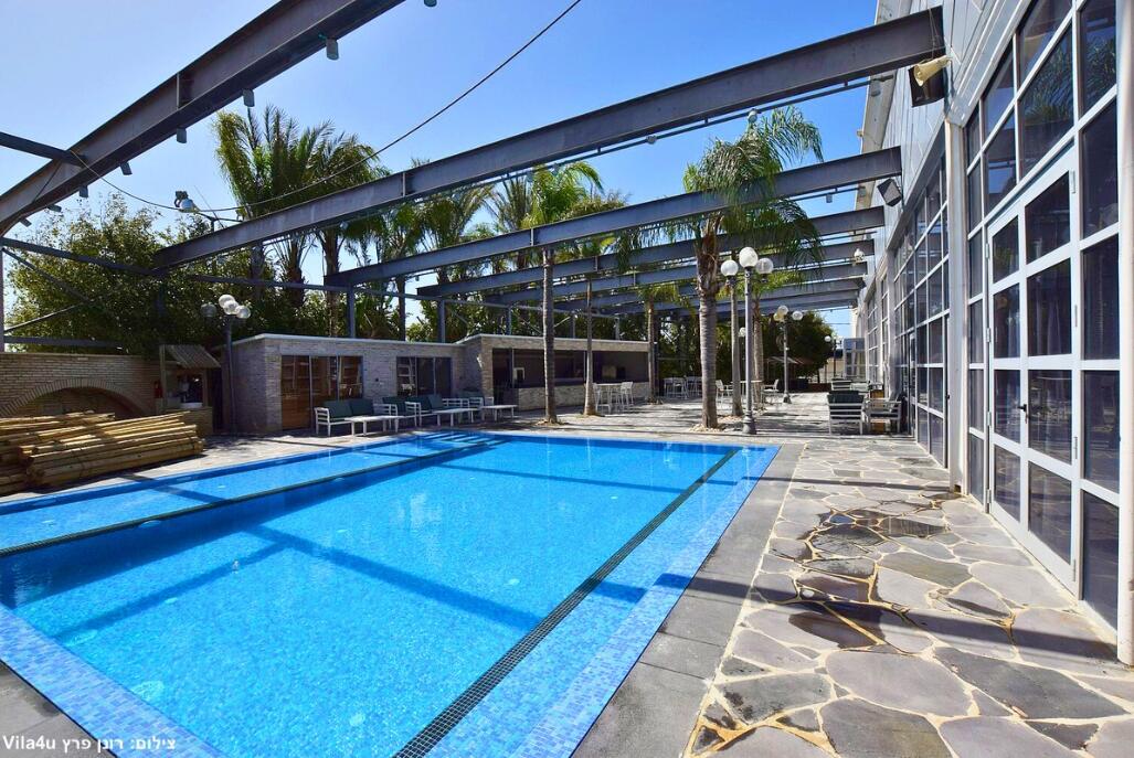 רוקה וייב מרכז  22  נופש - וי פור ויקיישן - V for Vacation