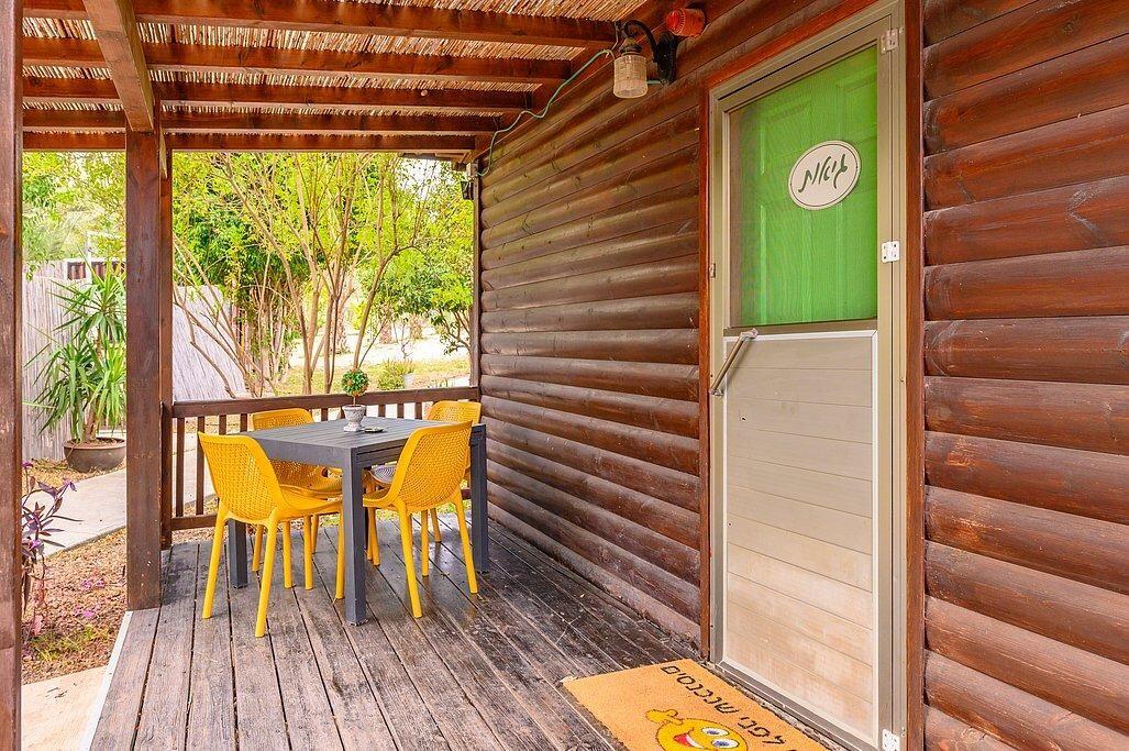 בינות תמרים מרכז  18  נופש - וי פור ויקיישן - V for Vacation