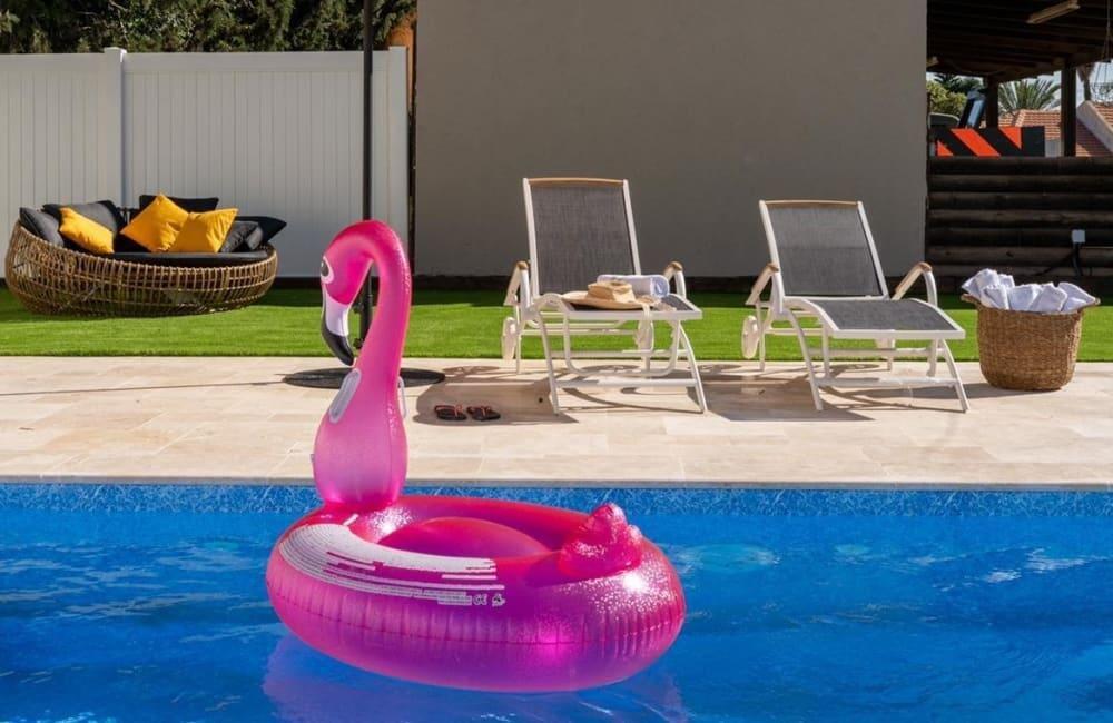 אחוזת עומרי צפון  11  נופש - וי פור ויקיישן - V for Vacation