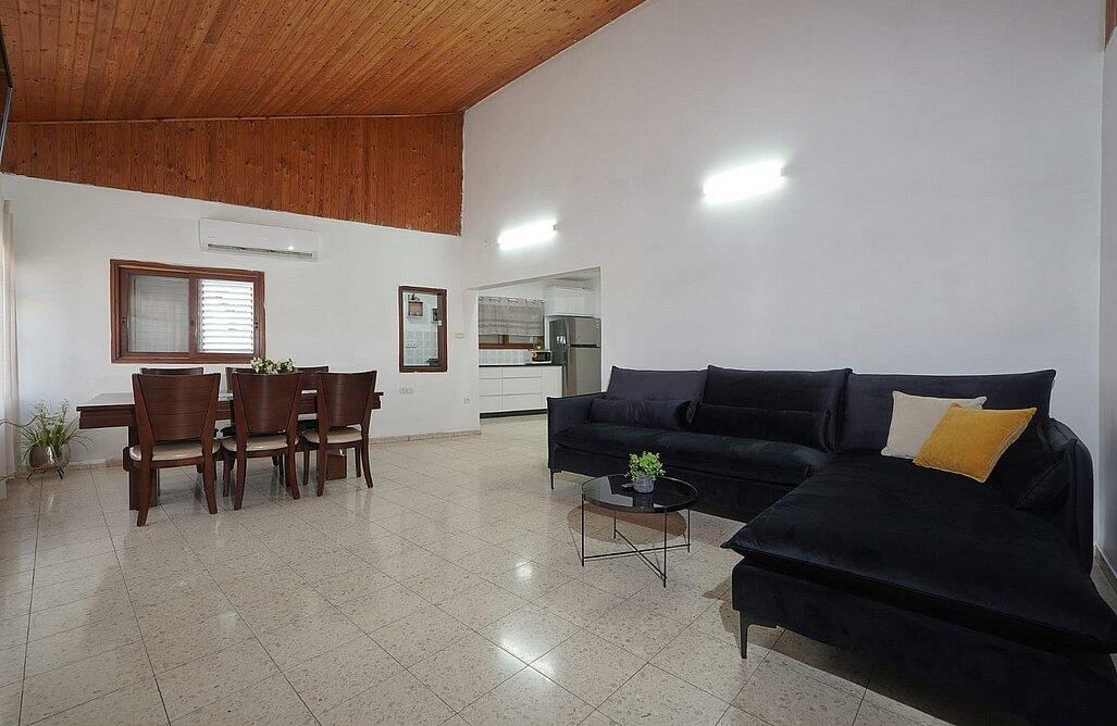 שלווה במושבה צפון  7  נופש - וי פור ויקיישן - V for Vacation