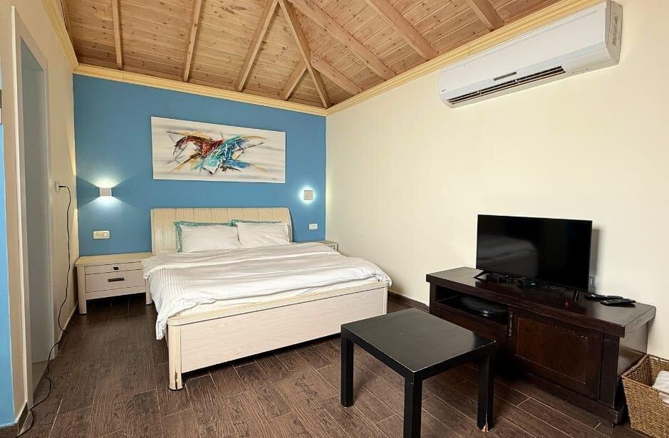 צימרים בצל האלון צפון  19  נופש - וי פור ויקיישן - V for Vacation