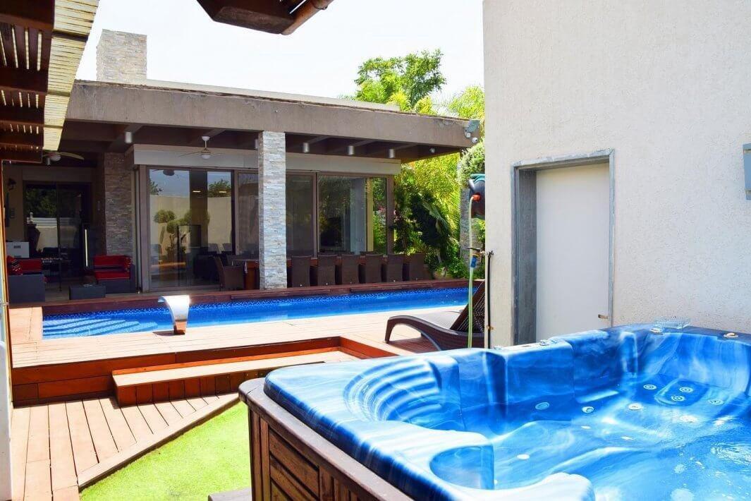 אחוזת הכוכבים מרכז  7  נופש - וי פור ויקיישן - V for Vacation