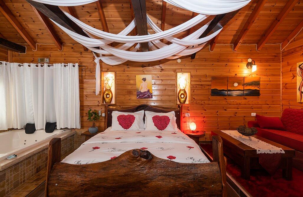 בקתות גבי בקצה היער צפון  12  נופש - וי פור ויקיישן - V for Vacation