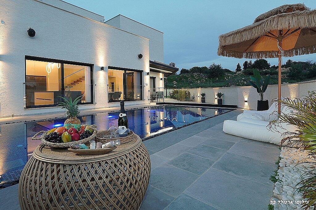 וילה הלליה צפון  41  נופש - וי פור ויקיישן - V for Vacation