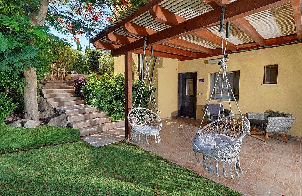 שלווה במושבה צפון  4  נופש - וי פור ויקיישן - V for Vacation