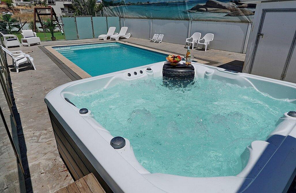 שלווה במושבה צפון  3  נופש - וי פור ויקיישן - V for Vacation