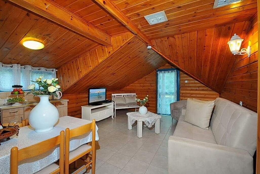 נווה אילה - סוויטות יוקרה צפון  11  נופש - וי פור ויקיישן - V for Vacation