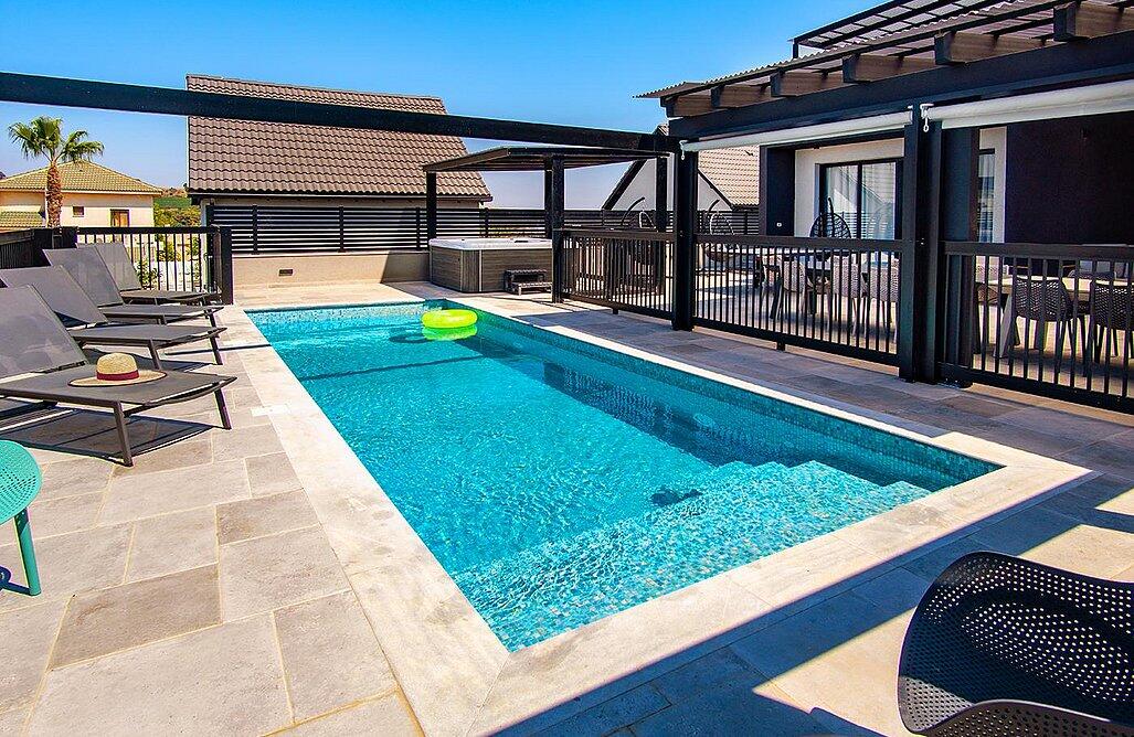 וילה מיכליס צפון  6  נופש - וי פור ויקיישן - V for Vacation