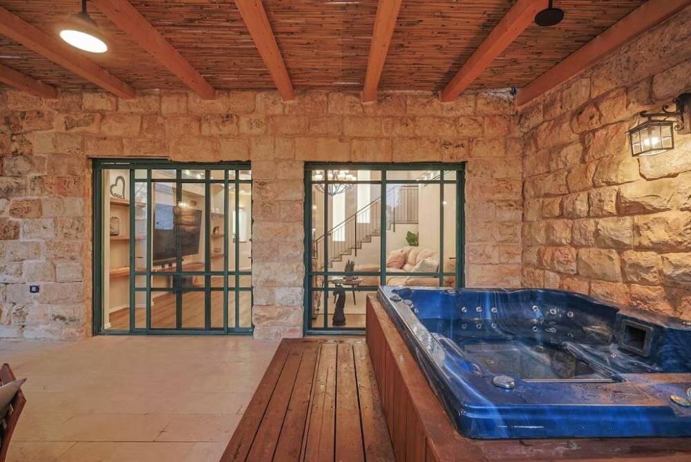 אחוזת בלו ביי נתניה - Blue Bay Mansion מרכז  9  נופש - וי פור ויקיישן - V for Vacation
