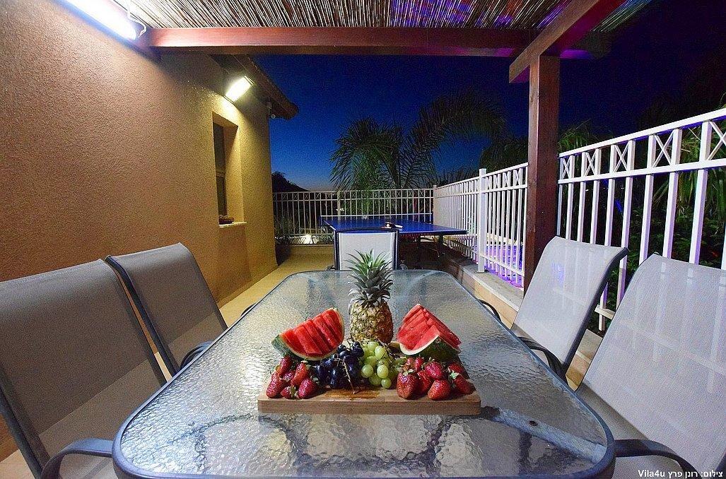 אהבה במושבה צפון  27  נופש - וי פור ויקיישן - V for Vacation