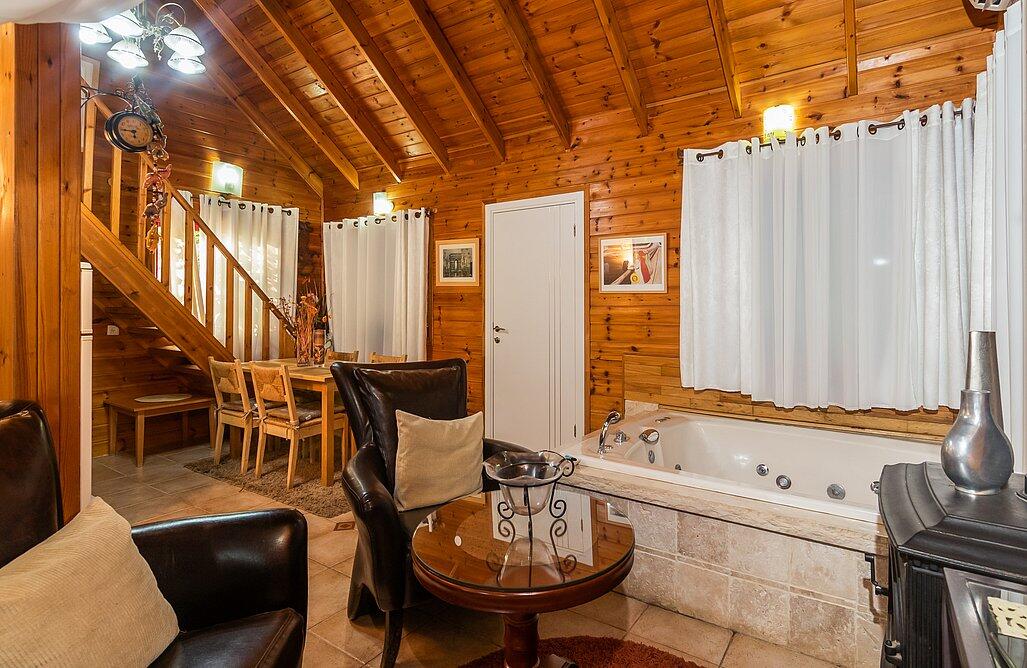 בקתות גבי בקצה היער צפון  8  נופש - וי פור ויקיישן - V for Vacation