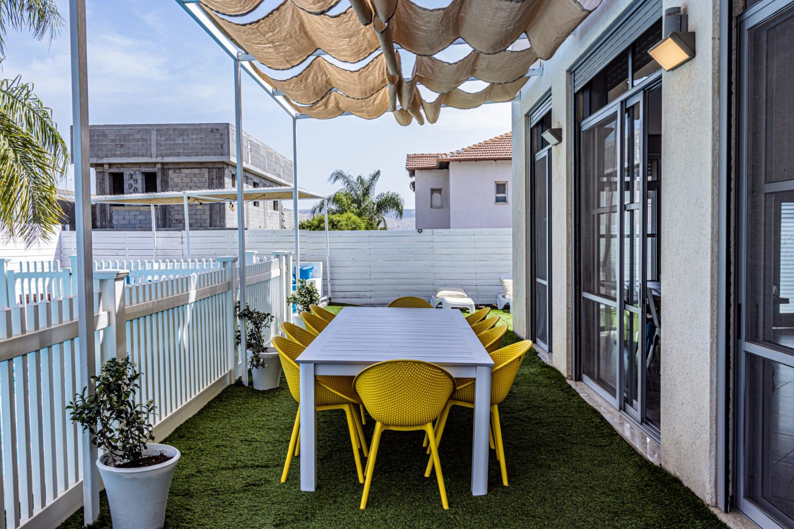 אחוזת דקל לבן בוטיק צפון  5  נופש - וי פור ויקיישן - V for Vacation