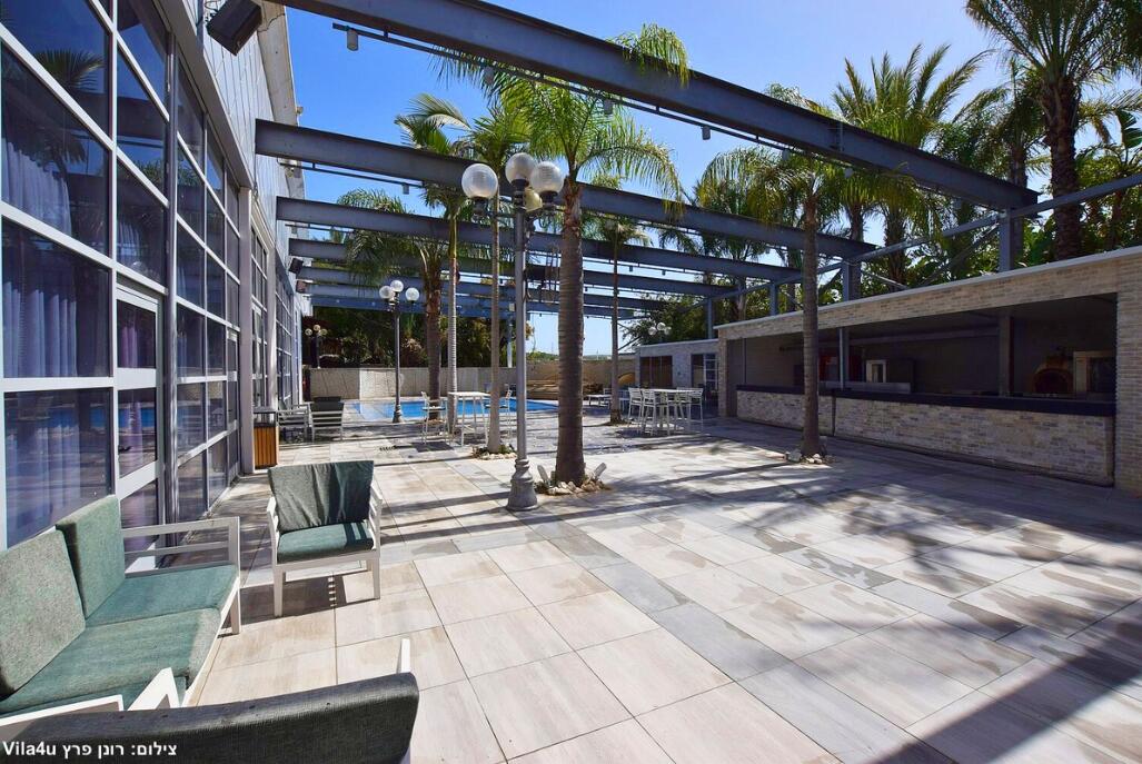 רוקה וייב מרכז  6  נופש - וי פור ויקיישן - V for Vacation