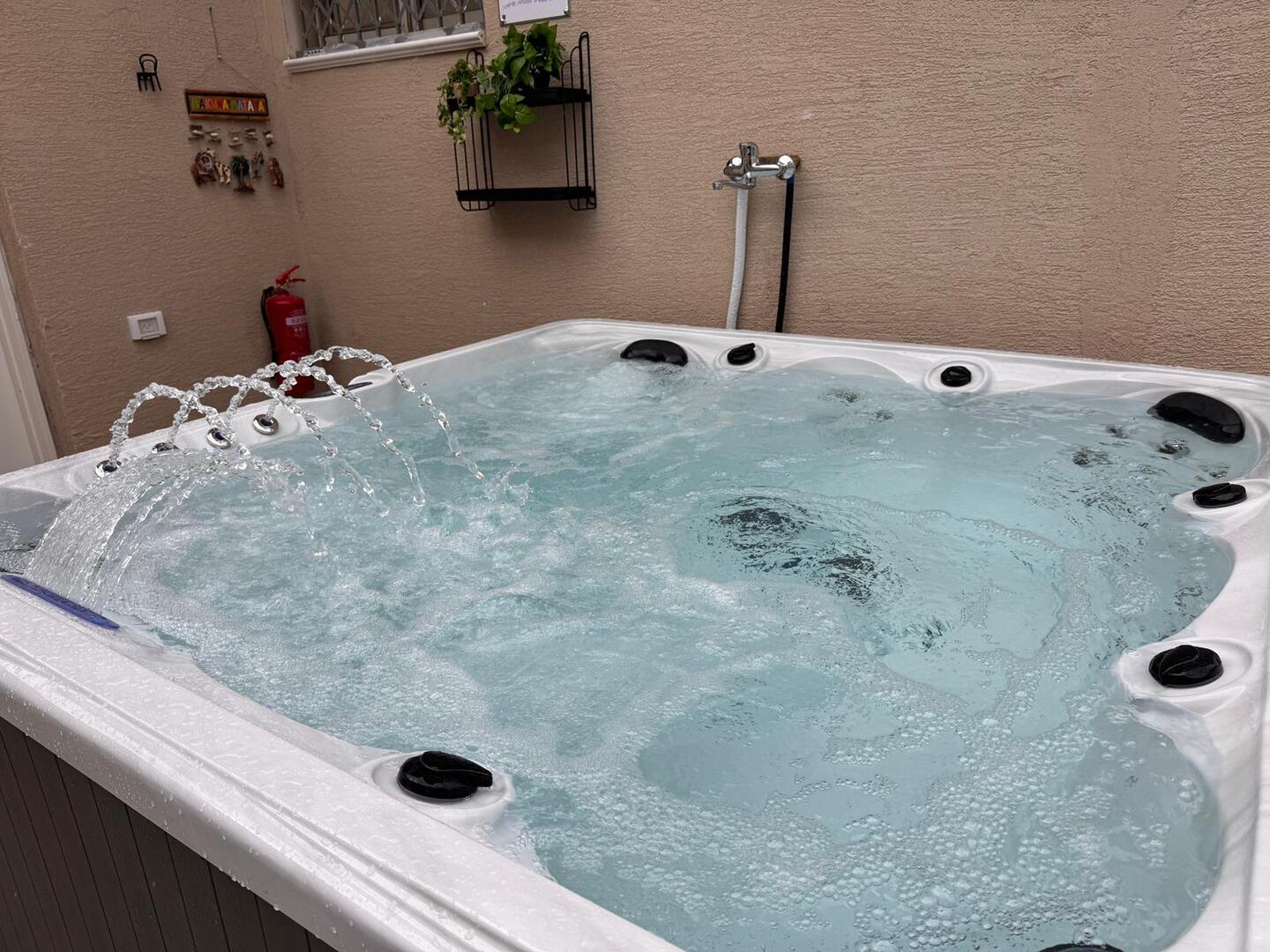 וילה סאן לייט - Sun Light צפון  22  נופש - וי פור ויקיישן - V for Vacation