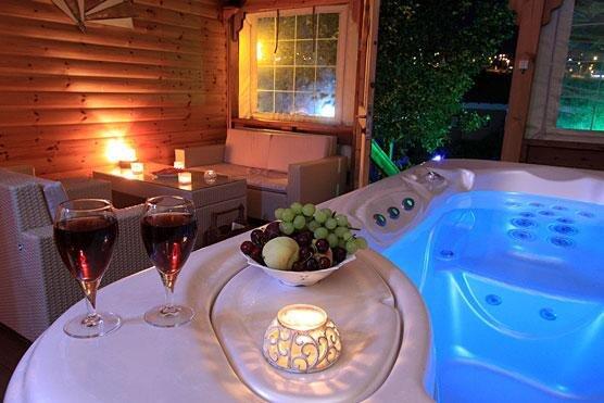 בקתות משי צפון  12  נופש - וי פור ויקיישן - V for Vacation