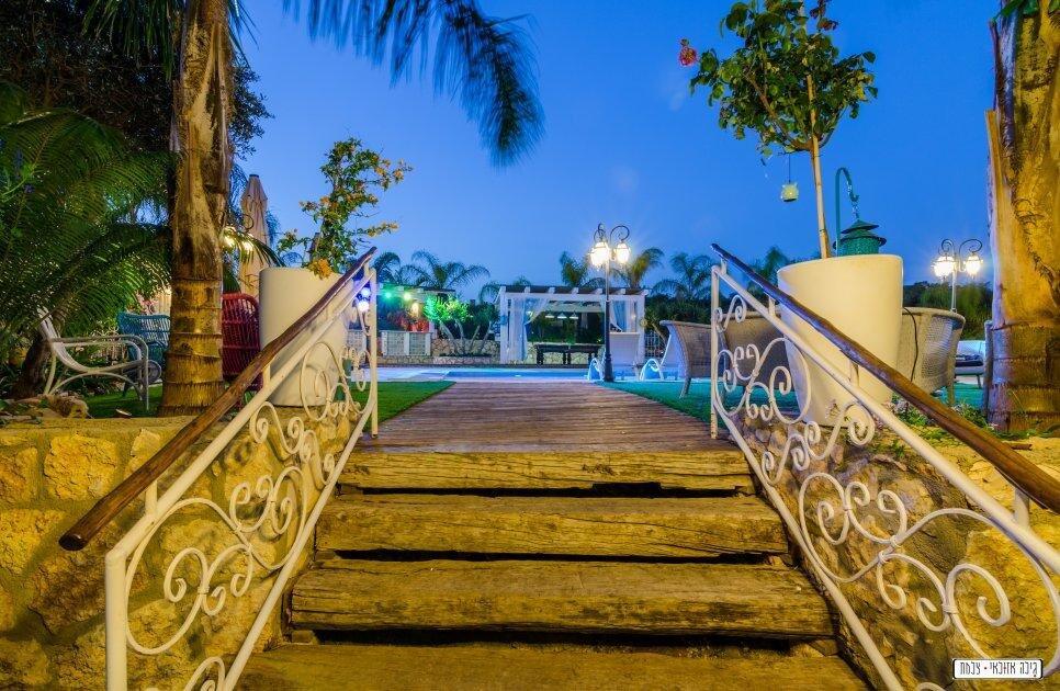 ארטמיס מרכז  13  נופש - וי פור ויקיישן - V for Vacation