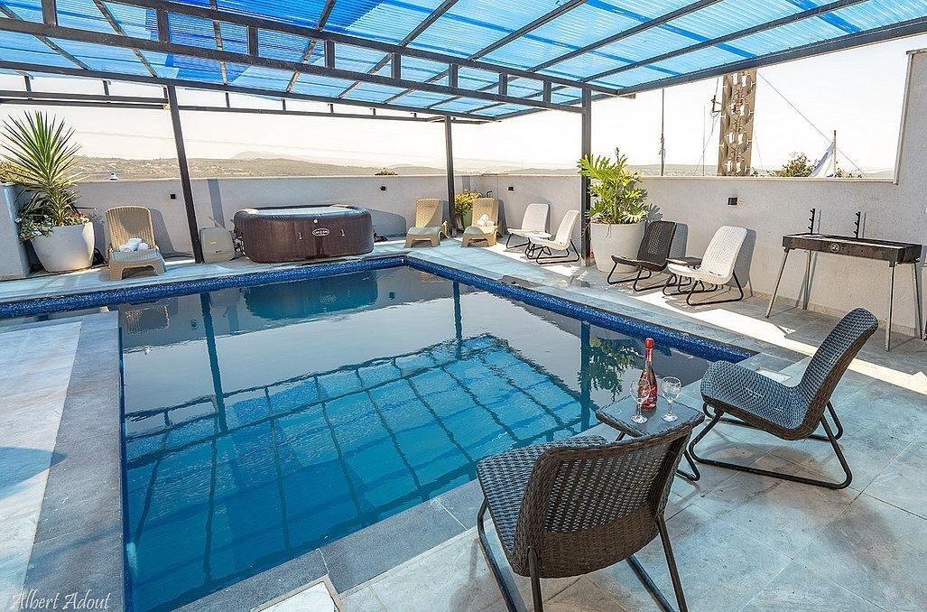 מתחם אירוח אודט צפון  17  נופש - וי פור ויקיישן - V for Vacation