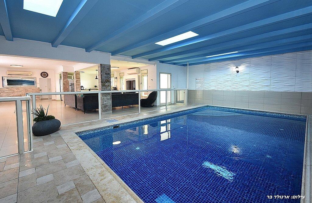 הוילה באחוזה צפון  13  נופש - וי פור ויקיישן - V for Vacation