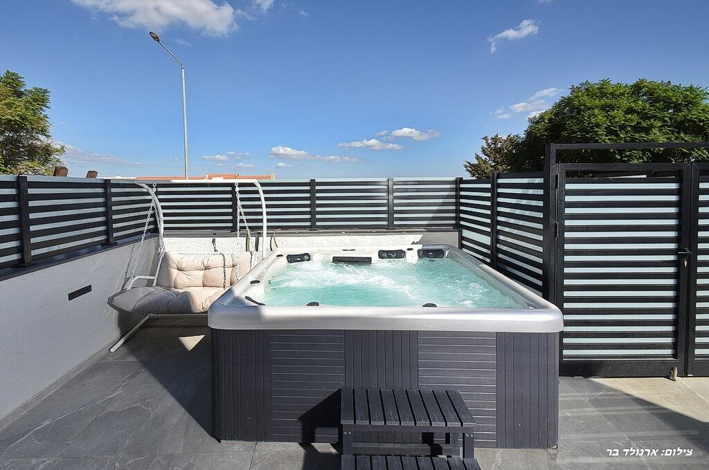 וילה קינג נוף כנרת צפון  4  נופש - וי פור ויקיישן - V for Vacation