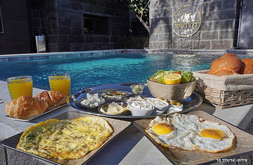 בצל השקד צפון  20  נופש - וי פור ויקיישן - V for Vacation