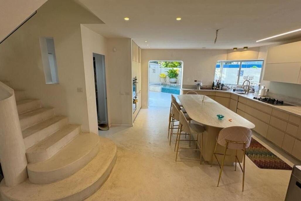 וילה מיקונוס נתניה מרכז  8  נופש - וי פור ויקיישן - V for Vacation