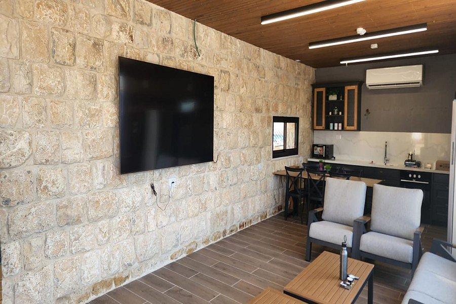 אחוזת עץ הזית צפון  26  נופש - וי פור ויקיישן - V for Vacation