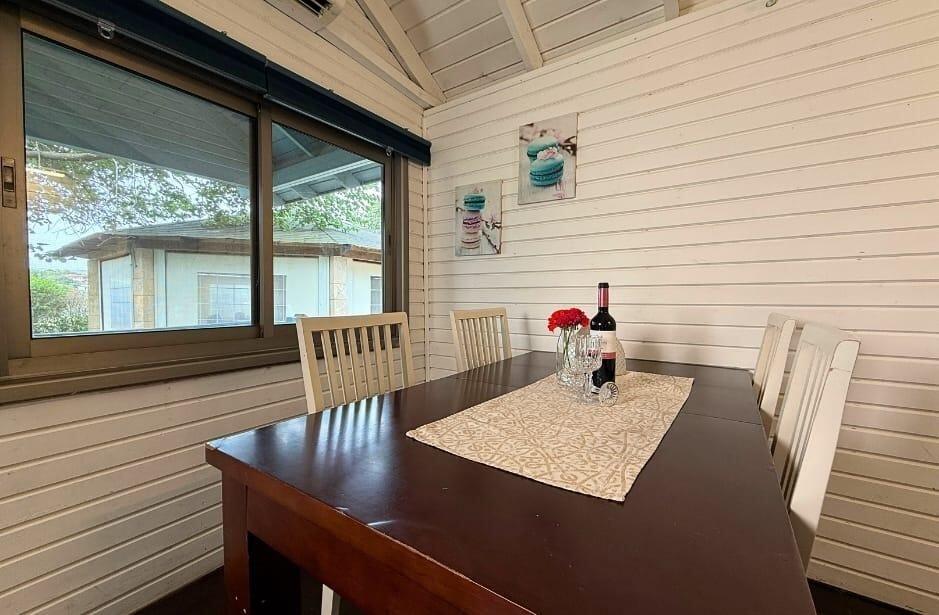 צימרים בצל האלון צפון  13  נופש - וי פור ויקיישן - V for Vacation