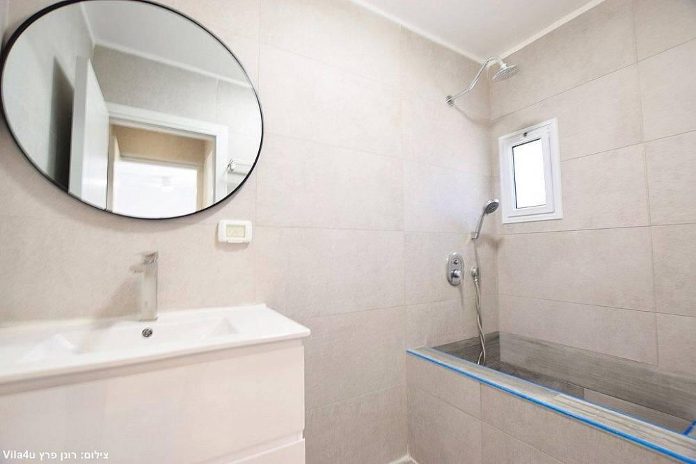 וילה מול הצדיק פקיעין צפון  18  נופש - וי פור ויקיישן - V for Vacation