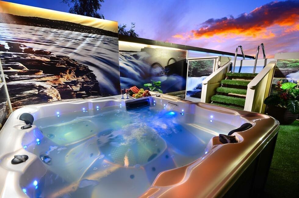 אהבה במושבה צפון  8  נופש - וי פור ויקיישן - V for Vacation