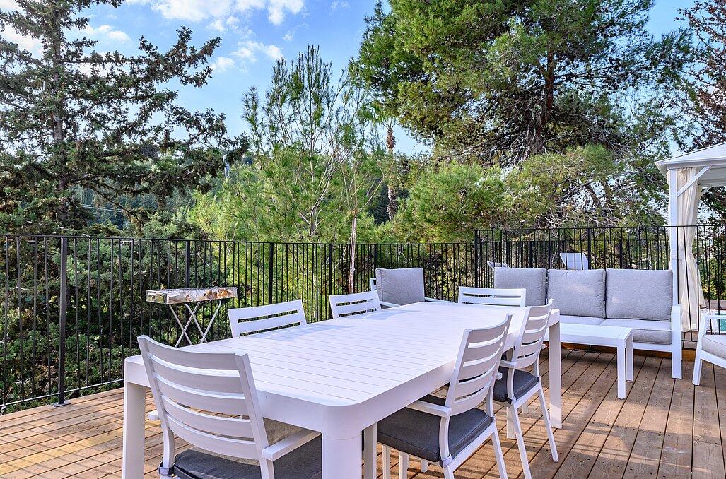 אחוזת נופש ביער צפון  2  נופש - וי פור ויקיישן - V for Vacation