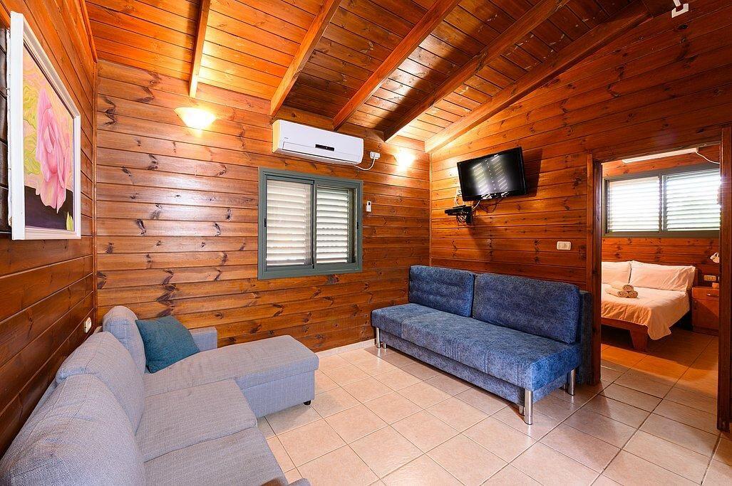 בינות תמרים מרכז  21  נופש - וי פור ויקיישן - V for Vacation