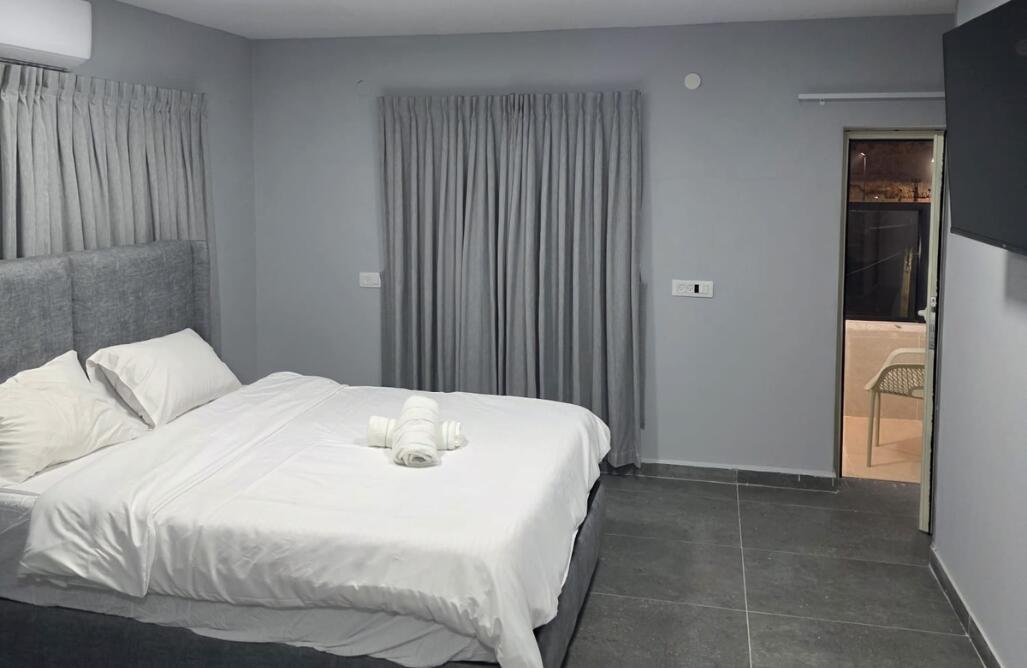 וילה קינג בוטיק צפון  5  נופש - וי פור ויקיישן - V for Vacation