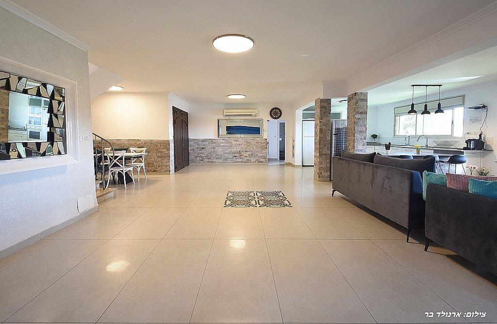 הוילה באחוזה צפון  21  נופש - וי פור ויקיישן - V for Vacation