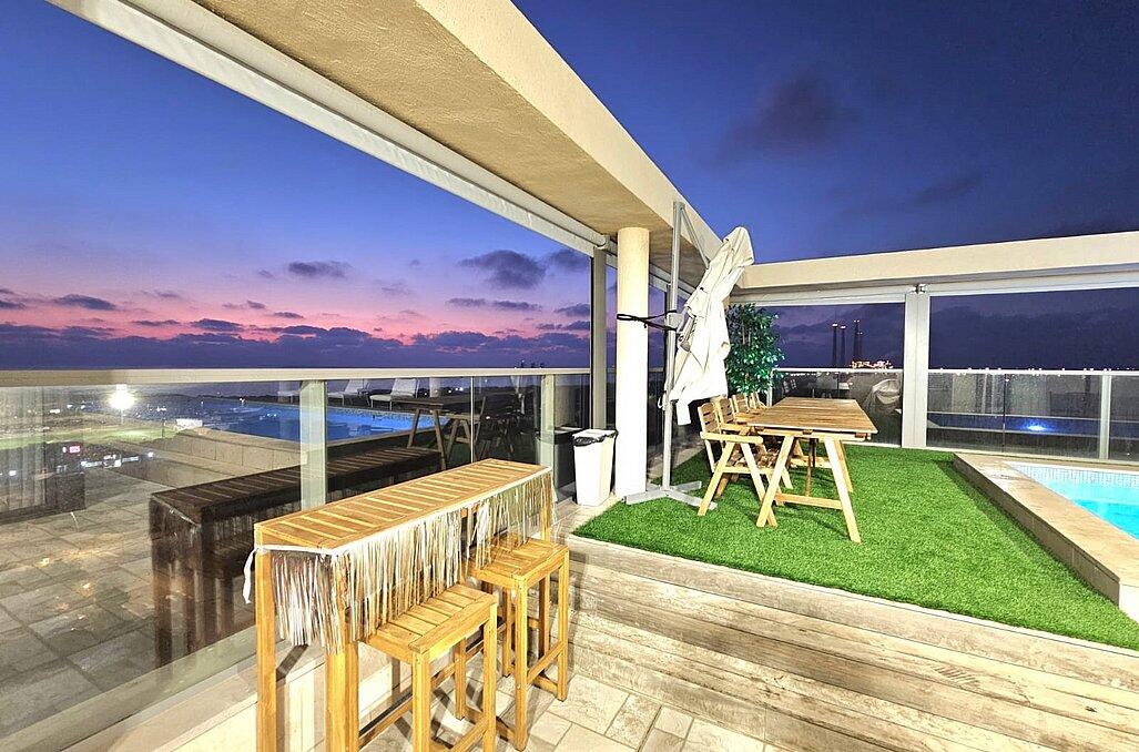 אושן פנטהאוז מרכז  22  נופש - וי פור ויקיישן - V for Vacation