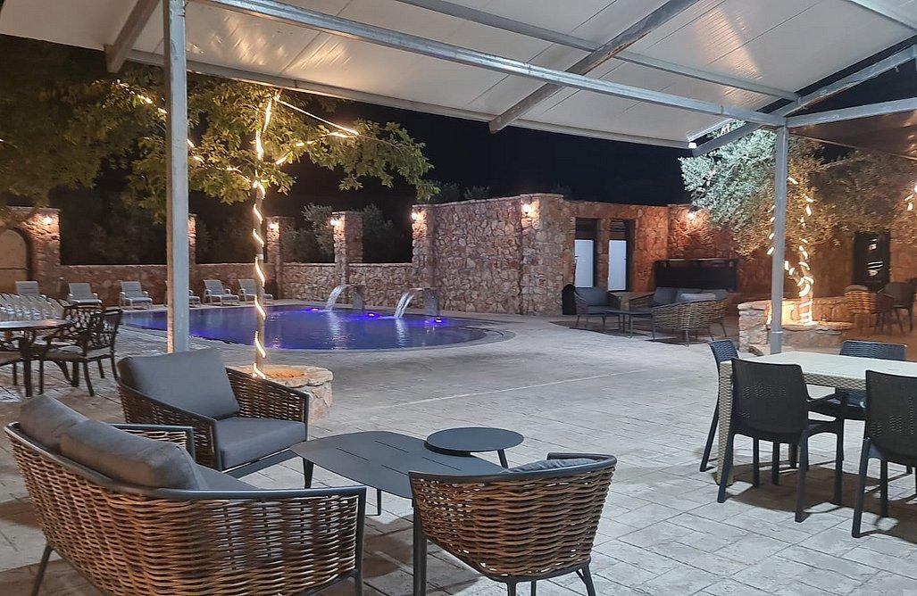 אחוזת אלונים ירכא צפון  11  נופש - וי פור ויקיישן - V for Vacation