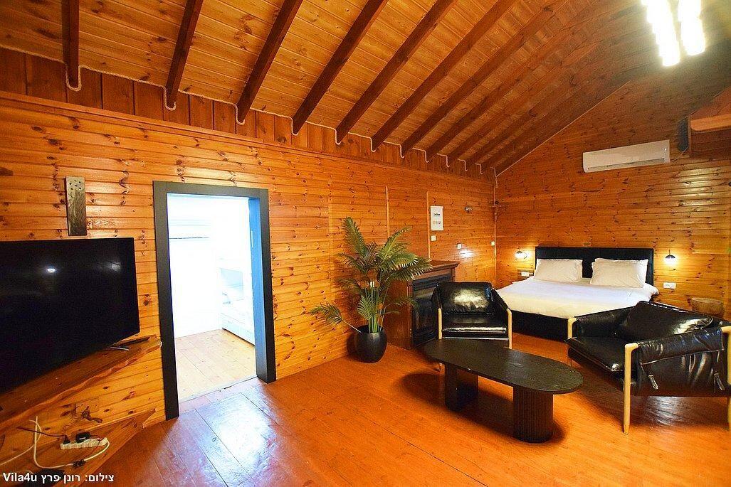 רפאל בכרם צפון  12  נופש - וי פור ויקיישן - V for Vacation